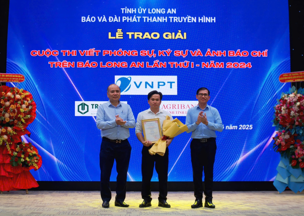 Báo và Đài Phát thanh Truyền hình Long An trao giải Cuộc thi viết phóng sự, ký sự và ảnh báo chí lần thứ I