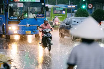 Thời tiết hôm nay 25/6: Áp thấp nhiệt đới ở Biển Đông, Nam Bộ chiều tối mưa to đến rất to