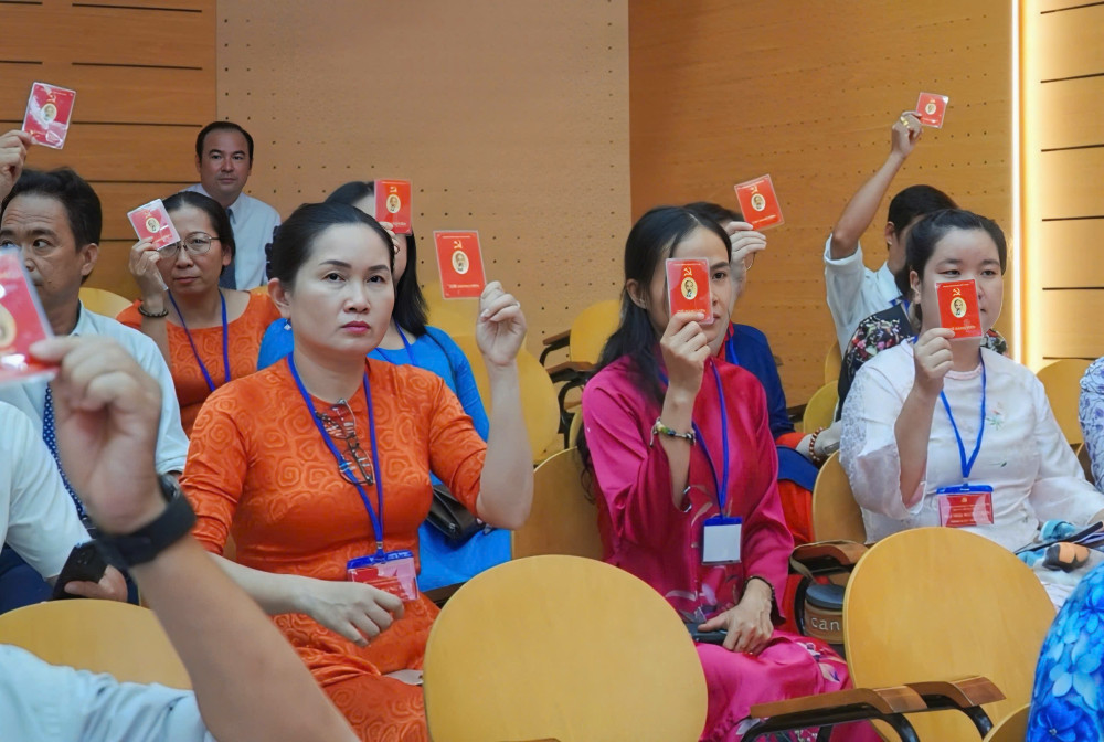 Đảng bộ cơ sở Báo và Đài Phát thanh Truyền hình Long An đề ra 8 chỉ tiêu trọng tâm trong nhiệm kỳ mới