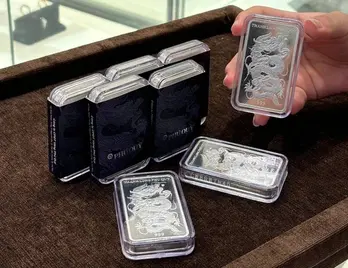 Chi tiền tỉ mua bạc, dù phải chờ cả tháng mới có hàng