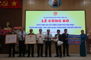 Vĩnh Hưng đón nhận danh hiệu huyện đạt chuẩn nông thôn mới