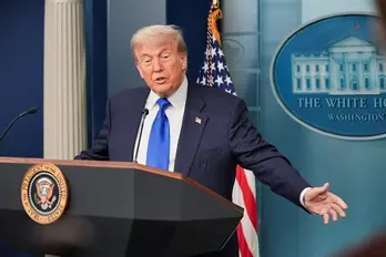 Ông Trump dọa ném bom Iran lần nữa