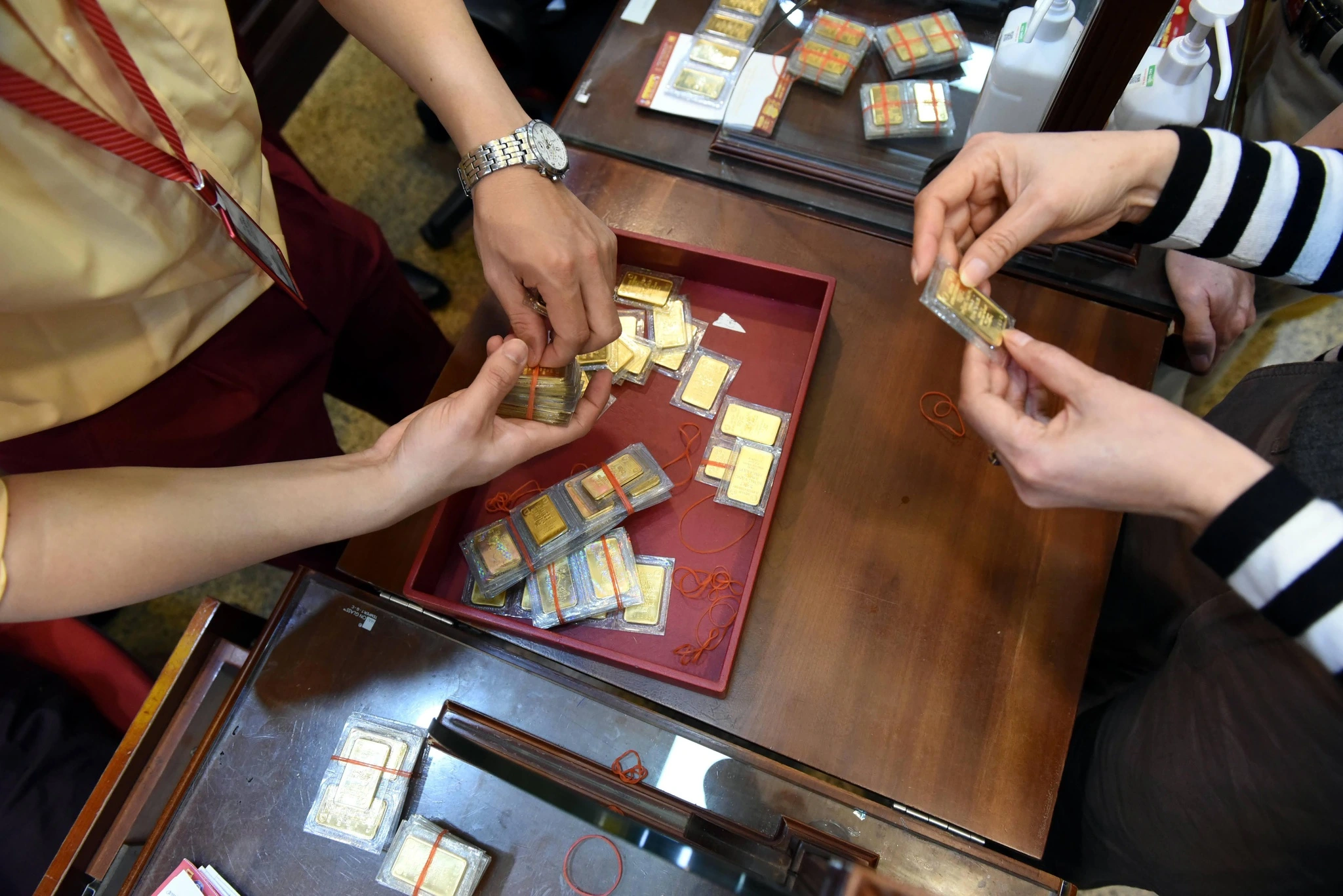 Giá vàng hôm nay 29/6: Vàng miếng SJC đắt hơn thế giới gần 16 triệu đồng