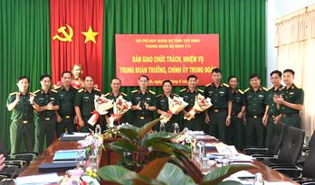Bàn giao chức trách, nhiệm vụ Trung đoàn trưởng, chính ủy Trung đoàn 174