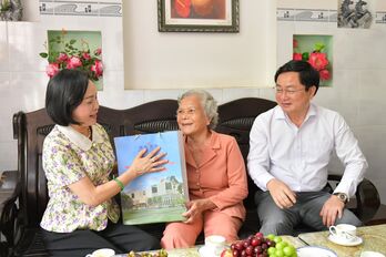 Phó Chủ tịch Quốc hội – Nguyễn Thị Thanh thăm gia đình chính sách tại huyện Bến Lức