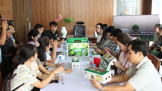Nông dân thế hệ mới, làm mãng cầu theo cách mới