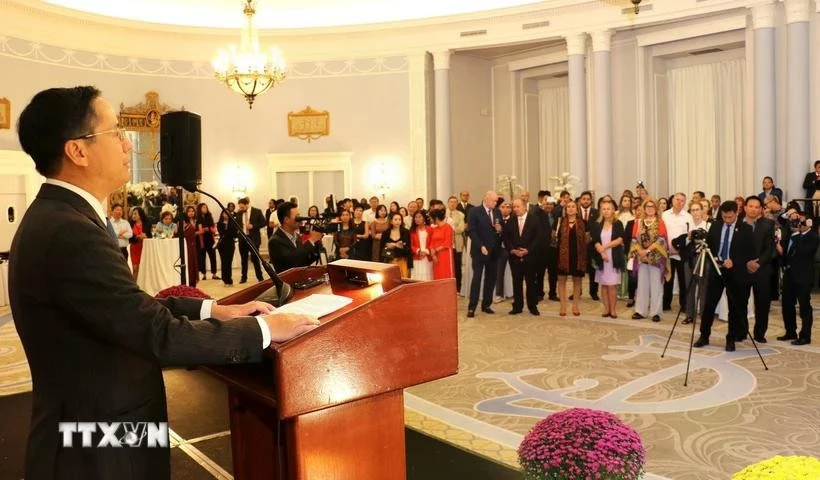 Network of Vietnamese scientists, experts in Canada makes debut