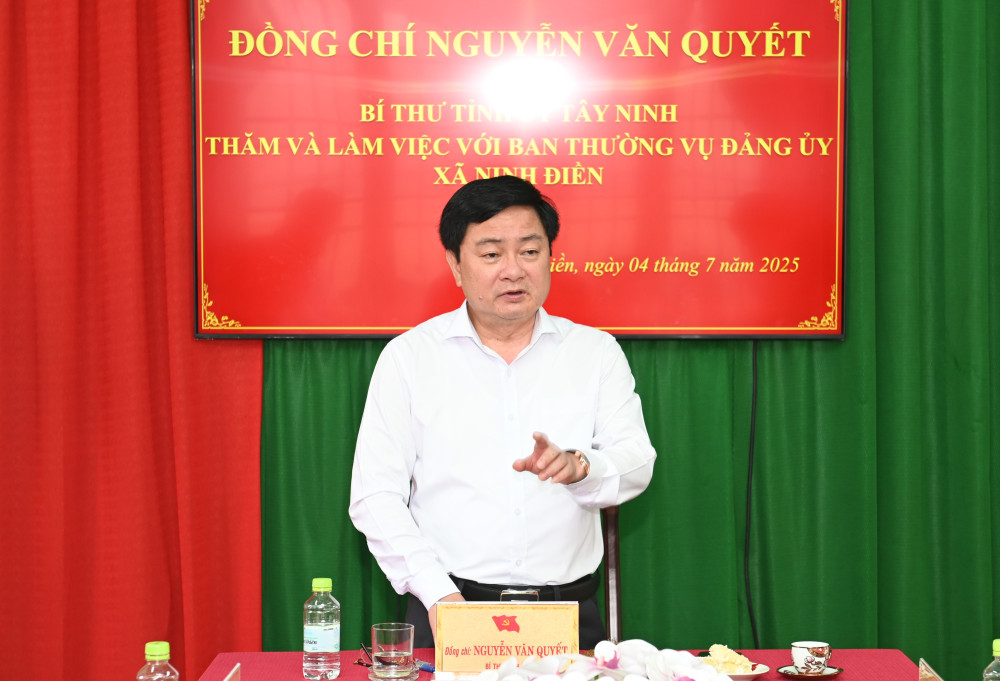 Bí thư Tỉnh ủy - Nguyễn Văn Quyết nhiệt liệt biểu dương sự cố gắng của lãnh đạo xã trong công tác sáp nhập