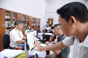 Điều kiện để người hoạt động không chuyên trách cấp xã được tiếp nhận vào công chức