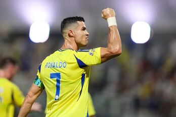 Ai giàu hơn Ronaldo, Messi trong làng thể thao thế giới?
