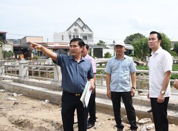 Bí thư Đảng ủy xã Hậu Nghĩa - Trương Tấn Sơn: Khảo sát các công trình trọng điểm