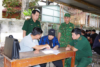 Tây Ninh tiếp nhận 38 công dân từ Campuchia về nước
