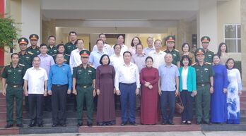 Trưởng ban Tuyên giáo và Dân vận Trung ương đến thăm Sư đoàn 5