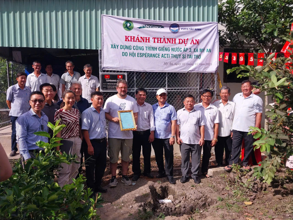 Liên hiệp các tổ chức hữu nghị tỉnh và tổ chức Espérance ACTI/Thuỵ Sỹ khánh thành, bàn giao công trình giếng nước và 2 cầu giao thông nông thôn