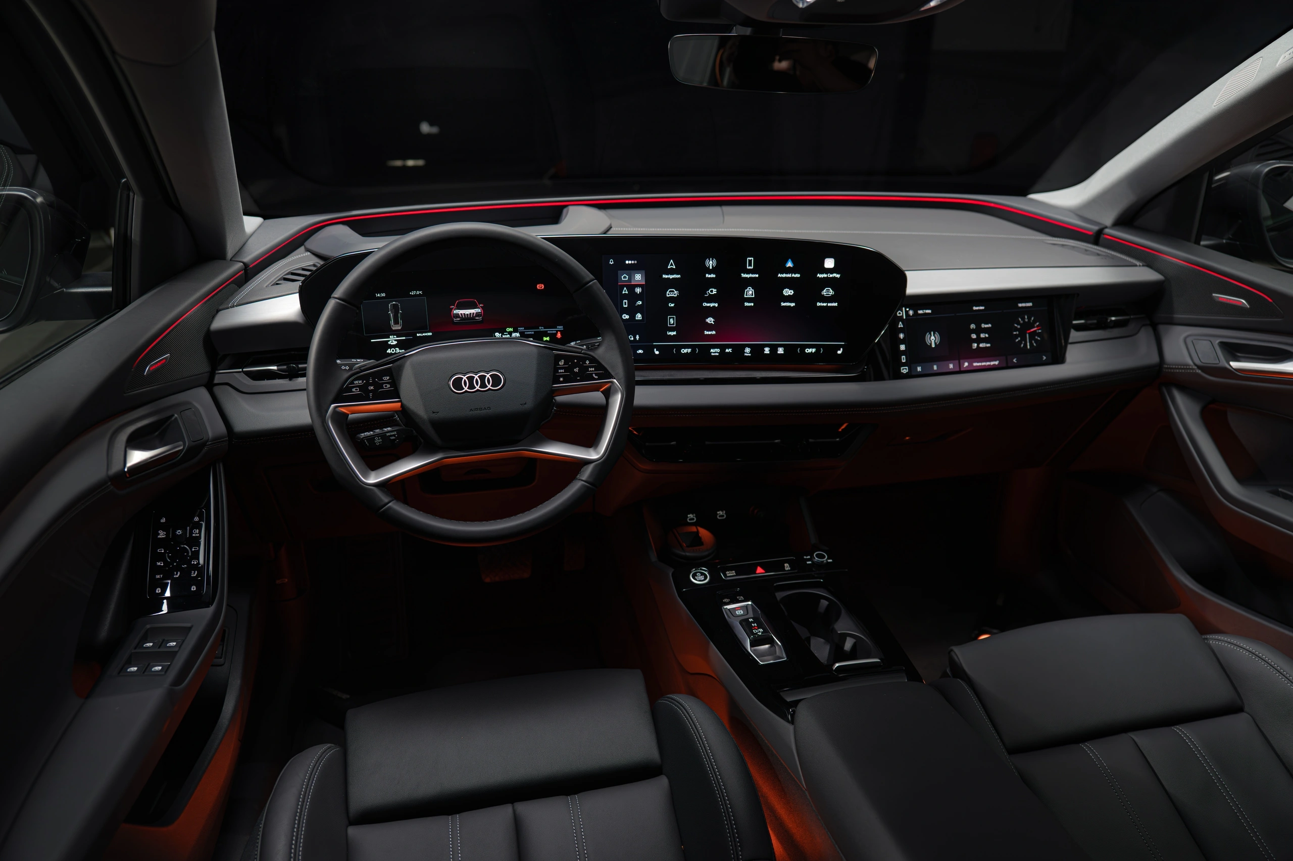 SUV thuần điện Audi Q6 e-tron giá từ 3,199 tỉ đồng tại Việt Nam