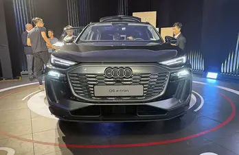 SUV thuần điện Audi Q6 e-tron giá từ 3,199 tỉ đồng tại Việt Nam