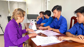 Thanh niên tình nguyện phường Hòa Thành: Hỗ trợ dịch vụ hành chính công cho người dân