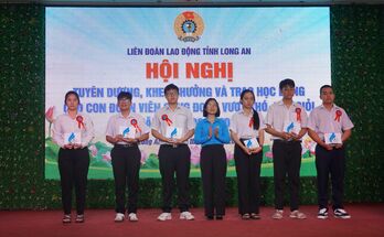 Chắp cánh ước mơ cho học sinh vượt khó, học giỏi