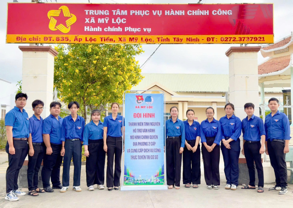 Thanh niên xã Mỹ Lộc hỗ trợ vận hành chính quyền địa phương 2 cấp và cung cấp dịch vụ công trực tuyến tại cơ sở