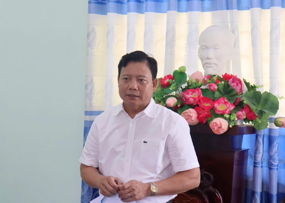 Phó Chủ tịch UBND tỉnh - Phạm Tấn Hòa kiểm tra tình hình hoạt động của xã Bình Hiệp