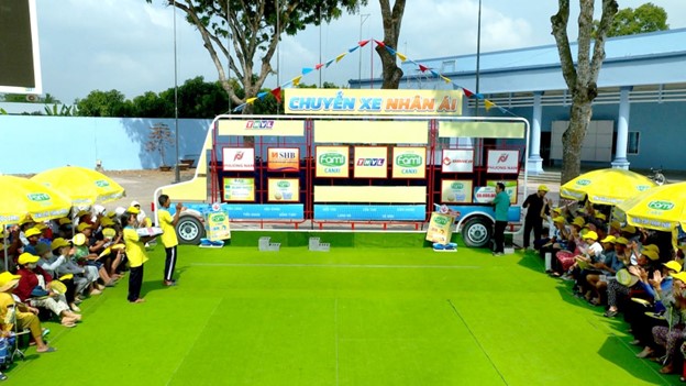 Fami Canxi & Chuyến Xe Nhân Ái tiếp sức 'Cứng cáp trăm phần trao cộng đồng nhân ái'