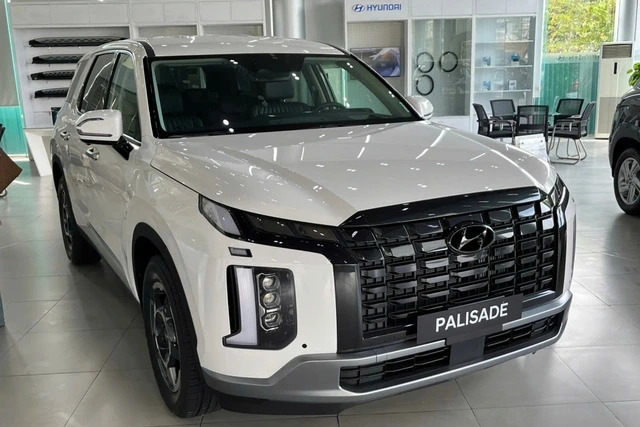Bộ đôi SUV 7 chỗ 'xịn' nhất của Hyundai tại Việt Nam giảm giá cả trăm triệu