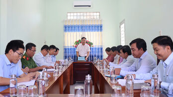 Phó Chủ tịch UBND tỉnh - Phạm Tấn Hòa kiểm tra tình hình hoạt động của xã Bình Hiệp