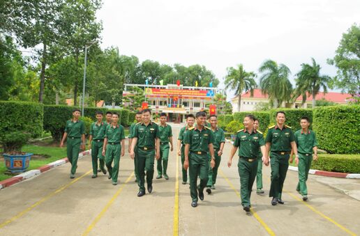 Chăm sóc sức khỏe bộ đội trong mùa mưa