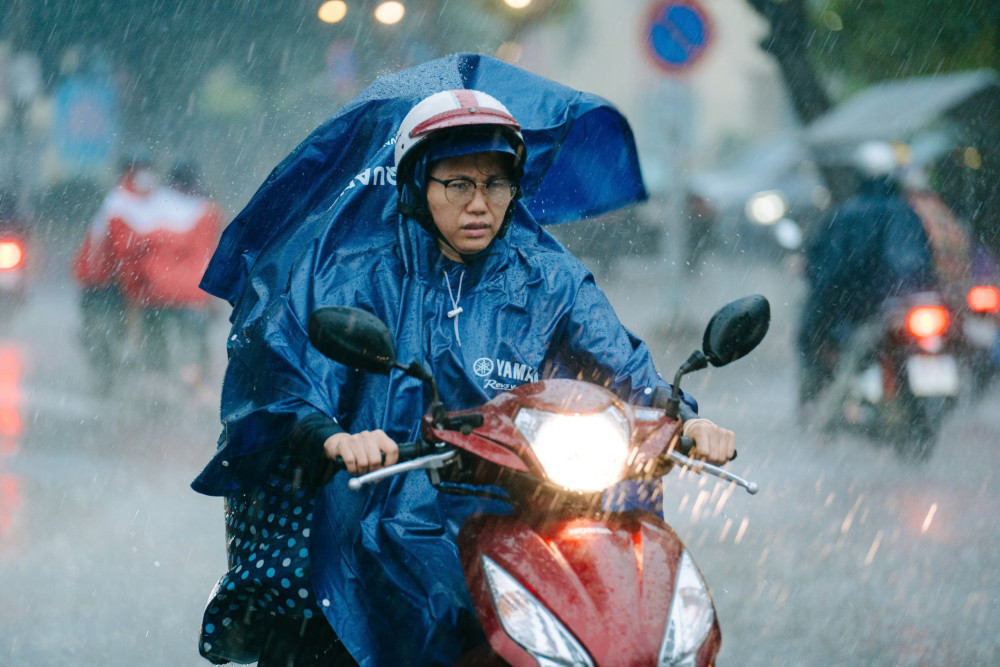 Thời tiết hôm nay 11/7: Bắc Bộ mưa to tới rất to, Nam Bộ nhiều mây, mưa chiều