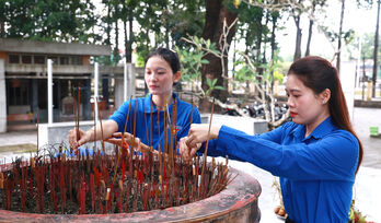 Đoàn Thanh niên phường Tân Ninh tri ân các anh hùng liệt sĩ