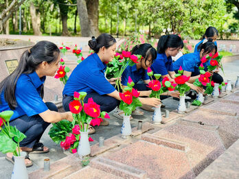 Tuổi trẻ phường Bình Minh ra quân thực hiện hoạt động về nguồn nhân kỷ niệm Ngày Thương binh - Liệt sĩ