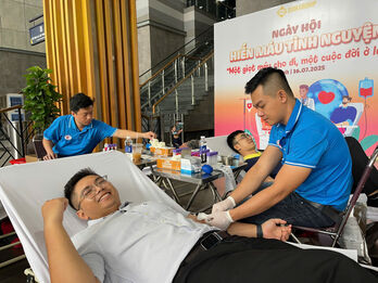 Gần 140 đơn vị máu được tiếp nhận tại Ngày hội hiến máu tình nguyện Gần 140 đơn vị máu được tiếp nhận tại Ngày hội hiến máu tình nguyện