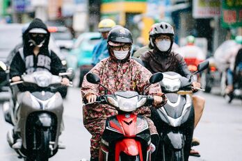 Thời tiết hôm nay 16/7: Bắc Bộ, Nam Bộ mưa chiều, Trung Bộ nắng nóng