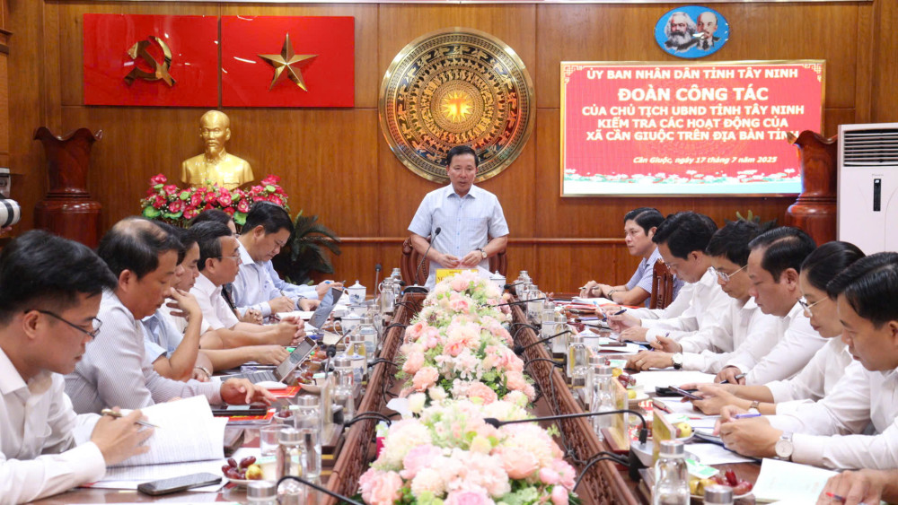 Chủ tịch UBND tỉnh Tây Ninh tỉnh kiểm tra các hoạt động của xã Cần Giuộc