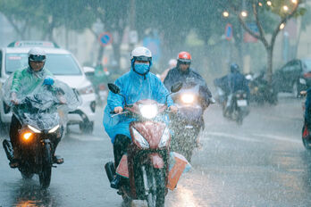 Thời tiết hôm nay 17/7: Nam Bộ tăng mưa, Bắc Bộ và Trung Bộ nắng nóng Thời tiết hôm nay 17/7: Nam Bộ tăng mưa, Bắc Bộ và Trung Bộ nắng nóng