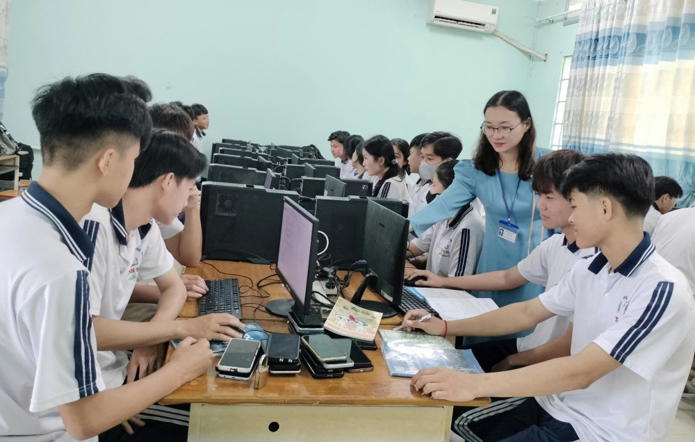 Tròn 5 năm thực hiện Chương trình Giáo dục phổ thông 2018: Nền giáo dục vì học sinh, vì con người: Người trong cuộc nói gì về chương trình và sách giáo khoa? (Bài 1)