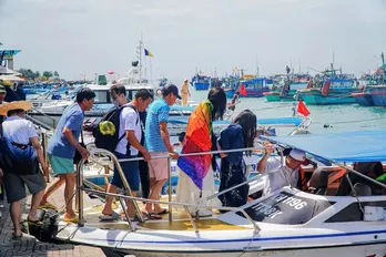 Tàu, thuyền du lịch Nha Trang hoạt động ra sao để đảm bảo an toàn cho du khách?