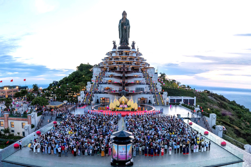 Sáu tháng đầu năm 2025, lượng khách đến tham quan Khu du lịch quốc gia Núi Bà Đen tăng so với cùng kỳ năm trước
