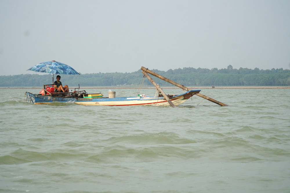 Ghe nhũi cá, một trong những ngư cụ bị cấm sử dụng khai thác thuỷ sản trong hồ Dầu Tiếng
