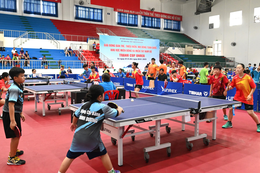 Áo thi đấu của các VĐV tham gia thi đấu phải có tên đơn vị phía sau lưng