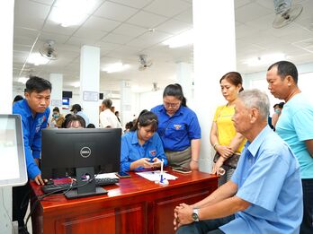 Phường Long Hoa triển khai nhiều giải pháp hỗ trợ người dân thực hiện thủ tục hành chính