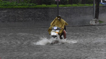 Thời tiết ngày 21/7: Nhiều khu vực trên cả nước bước vào đợt mưa lớn do ảnh hưởng bão số 3 Thời tiết ngày 21/7: Nhiều khu vực trên cả nước bước vào đợt mưa lớn do ảnh hưởng bão số 3