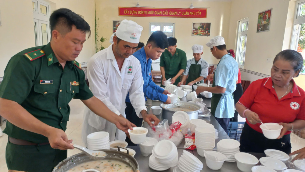 Hàng ngàn suất 'Cháo nghĩa tình' đến với bệnh nhân nghèo