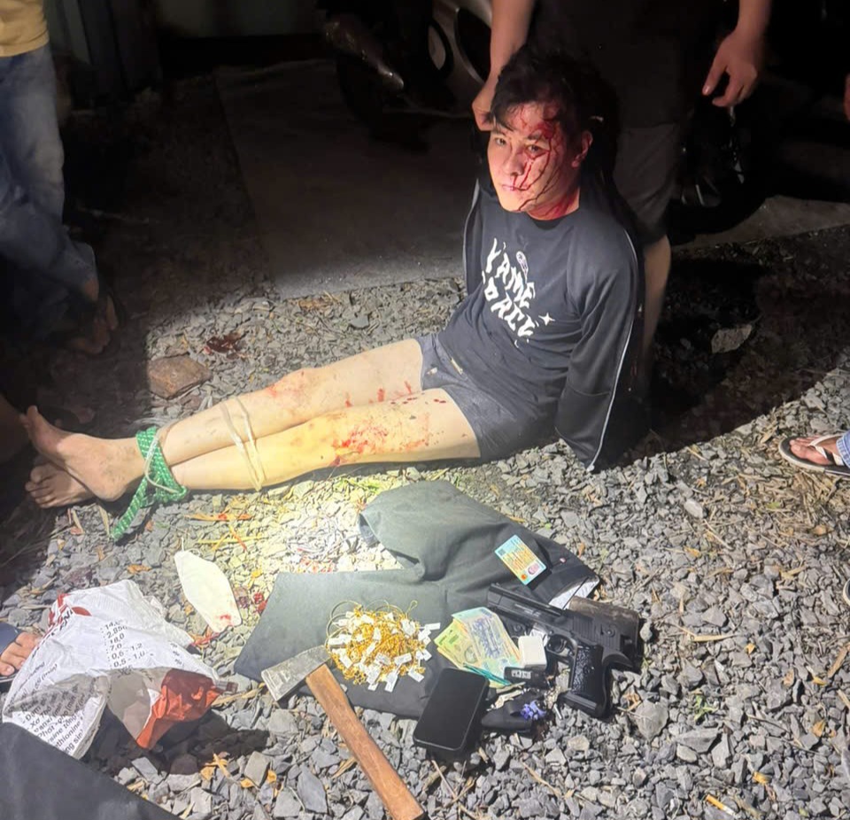 Bắt giữ đối tượng dùng súng, búa cướp tiệm vàng