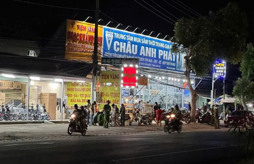 Bắt giữ đối tượng dùng súng, búa cướp tiệm vàng