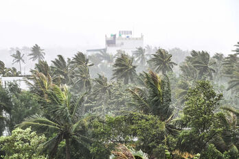 Thời tiết hôm nay 23/7: Bão tan, Bắc Bộ vẫn mưa to, đề phòng sạt lở, lũ quét Thời tiết hôm nay 23/7: Bão tan, Bắc Bộ vẫn mưa to, đề phòng sạt lở, lũ quét