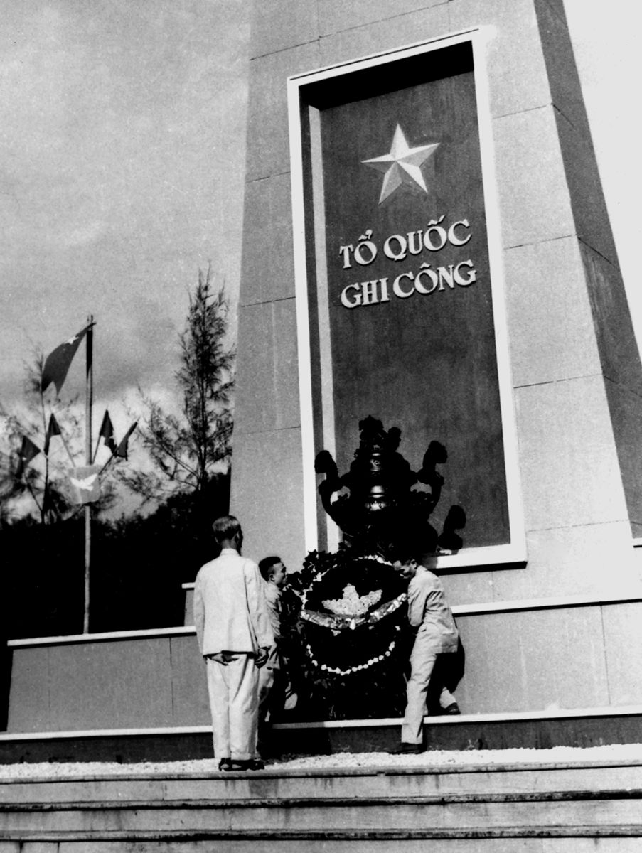 Tình cảm đặc biệt của Bác Hồ với thương binh, liệt sĩ