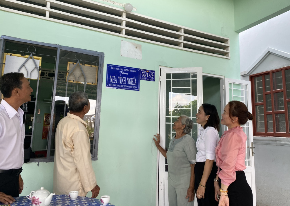 Trọn nghĩa vẹn tình