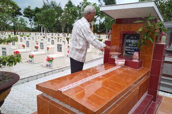 Ngôi mộ đặc biệt trong Nghĩa trang Liệt sĩ Cần Đước