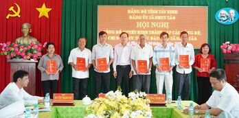 Xã Nhựt Tảo công bố quyết định thành lập các tổ chức Đảng trực thuộc